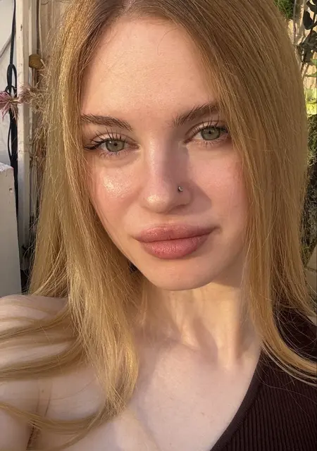 Я Вика, 20, знакомлюсь без обязательств в Бургаснувшем