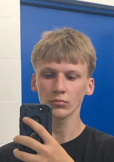 Я Ярослав, 21 років з Львова, шукаю знайомство для спілкування