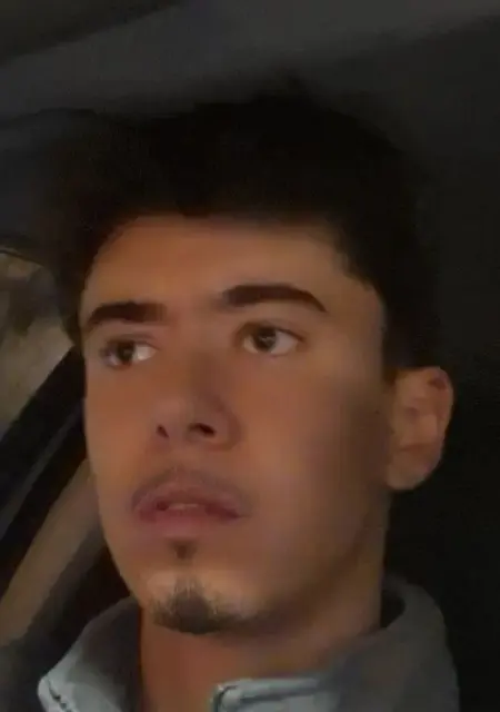 Ángel Guerrero de Marbella, tengo 20 años, listo para conocer para pasatiempo agradable