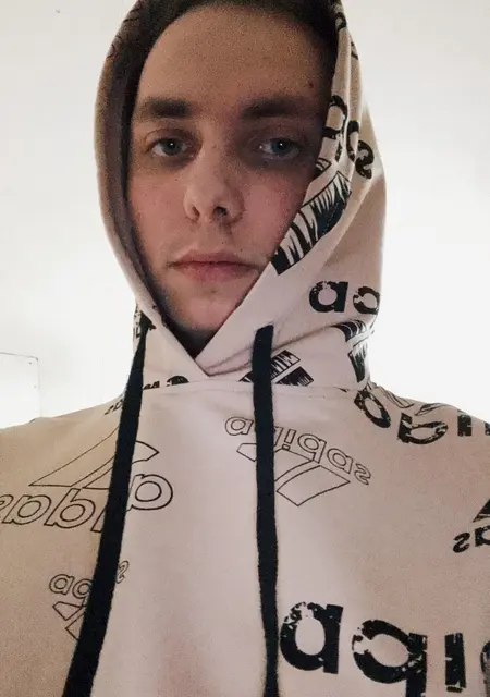 Я Андрей, 25, из Барановичей, ищу знакомства без обязательств