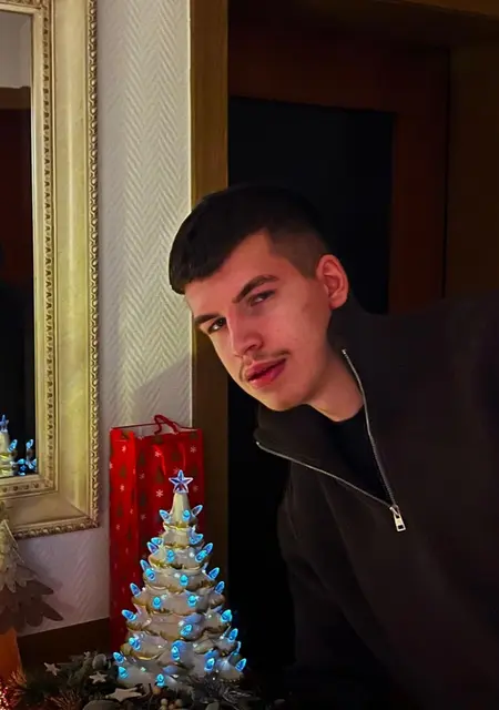 Maksik из Варшавы, мне 18, познакомлюсь на одну ночь