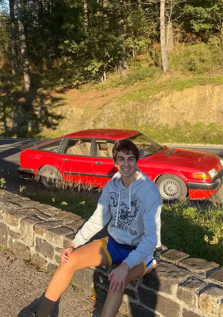 Unai de Beasáin, tengo 20 años, listo para conocer para conversación virtual