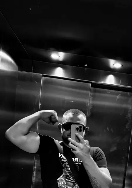 Я Vasya, 23, из Хаунслоу, ищу знакомство для приятного времяпровождения