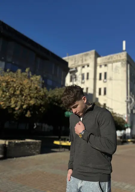 Я Антон, 18 років з Києва, шукаю знайомство для постійних стосунків