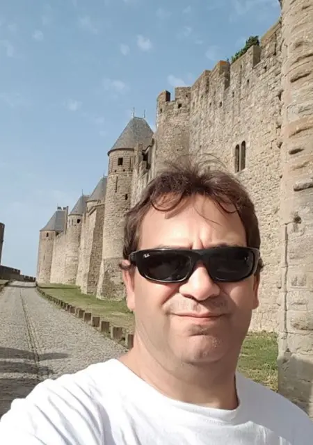 David из Манреса, мне 51, познакомлюсь для приятного времяпровождения