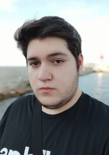 Soy Sergio, 24 años de Parla, busco conocer gente para lío de una noche