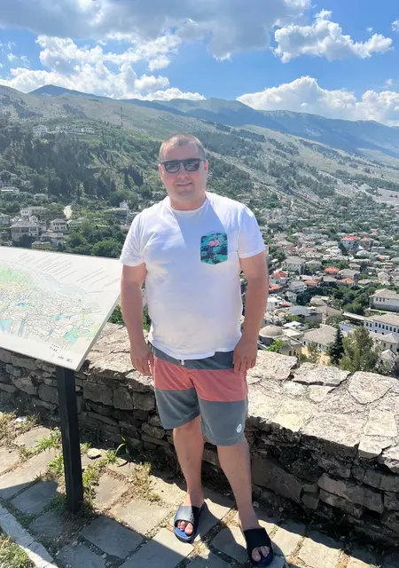 Володимир з Чернівців, шукаю на сайті спілкування