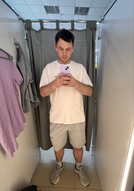 Максим з Житомира, мені 19 років, познайомлюсь на одну ніч