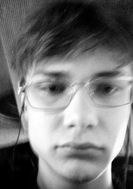 Я Макс, 19, из Кременчуга, ищу знакомства без обязательств