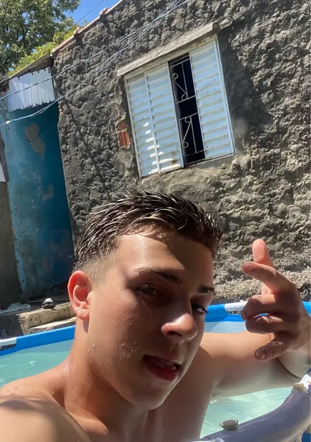 Я Brmmc, 19, знакомлюсь для вирта в Контажен