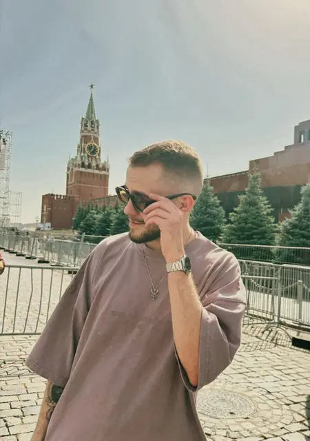 Семён из Франкфурта-на-майне, ищу на сайте знакомства на одну ночь