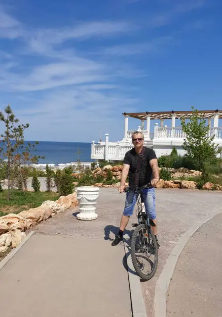 Я Виталий, 50, знакомлюсь для совместных путешествий в Париже