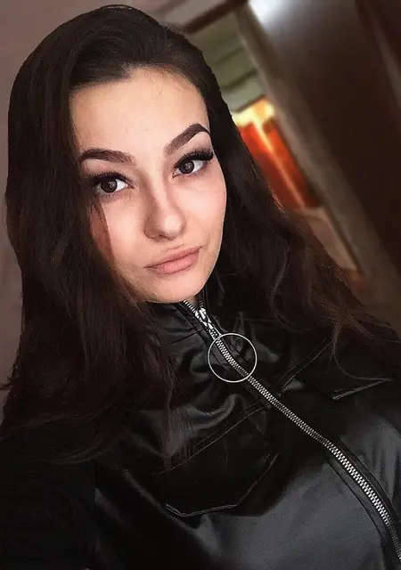 Я Карина, 25 років, знайомлюсь для спілкування у Антраците
