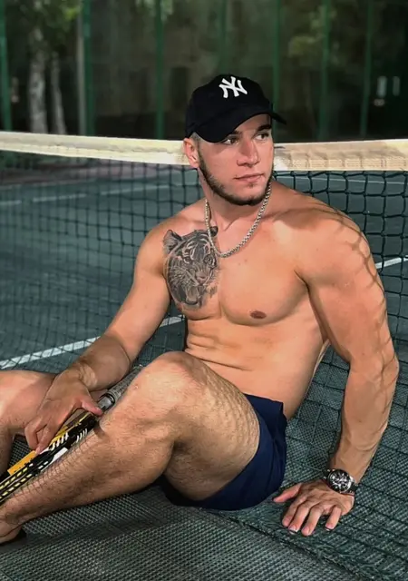 Роман из Хмельницкого, мне 28, познакомлюсь для приятного времяпровождения