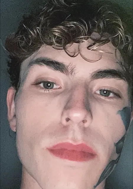 Soy Kenny, 26 años, conociéndome para lío de una noche en Valencia