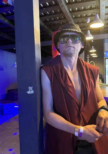 Я Дионис, 24, из Франкфурта-на-майне, ищу знакомство для совместных путешествий