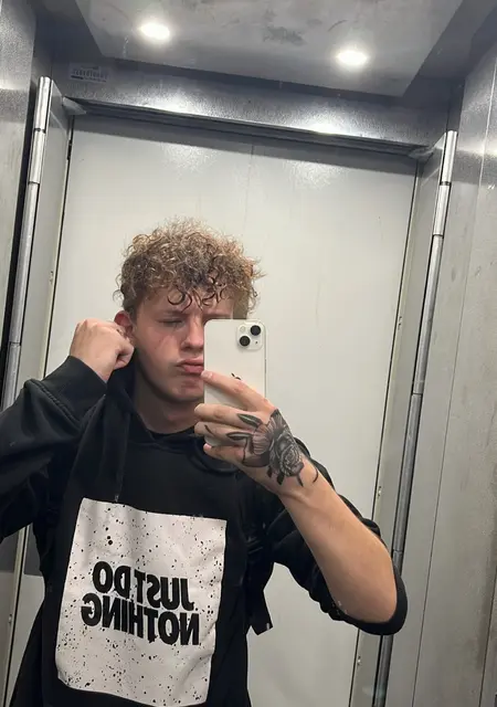 Я Pavel, 22, знакомлюсь для дружбы в Праге
