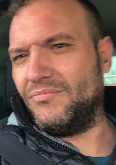 Soy Andres, 44 años de Benalmádena, busco conocer gente para relación abierta