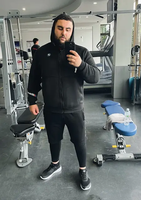 Я Артем, 28, знакомлюсь без обязательств в Амстердаме