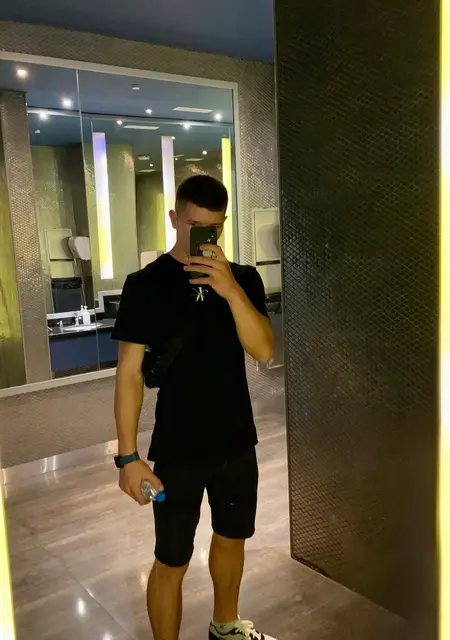 Я Любезный, 22, из Праги, ищу знакомство для приятного времяпровождения
