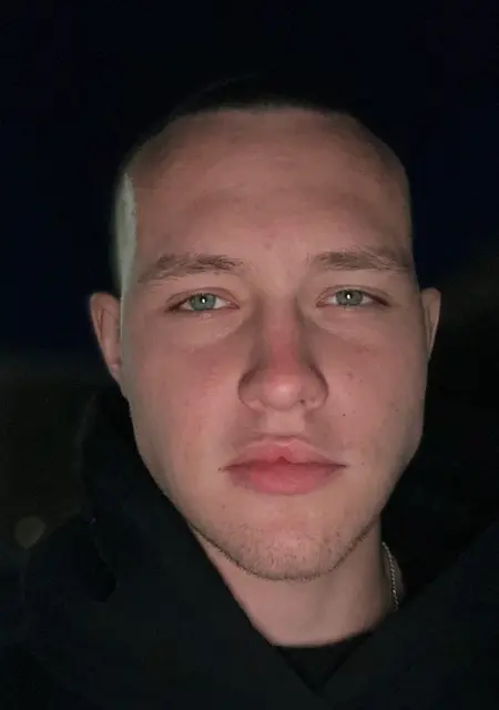 Я Алексей, 18, знакомлюсь для постоянных отношений в Стокгольме