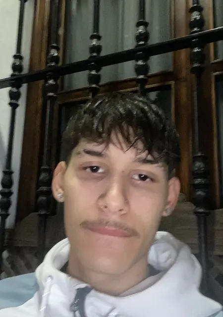 Я Lopez, 19, из Мадрида, ищу знакомство для вирта