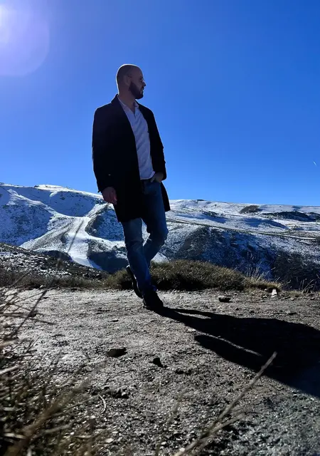 Soy John, 39 años, conociéndome para relación sin ataduras en Marbella