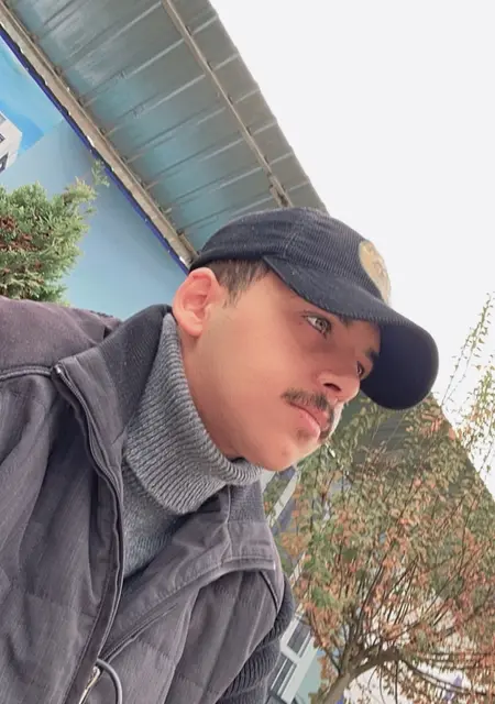 Saleh из Франкфурта-на-майне, мне 23, познакомлюсь на одну ночь