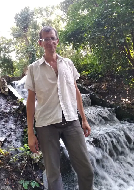 Oleg з Луганська, мені 45 років, познайомлюсь для постійних стосунків