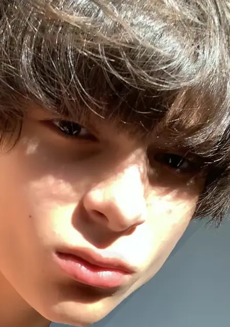 Soy Sasha, 21 años de Valencia, busco conocer gente para conversación virtual