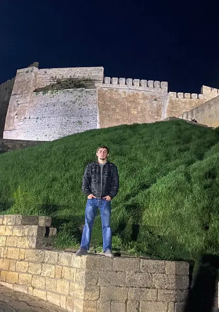 Ахмед из Амстердама, ищу на сайте знакомства на одну ночь