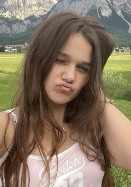 Я Alia, 18, из Саарбрюккена, ищу знакомство для дружбы