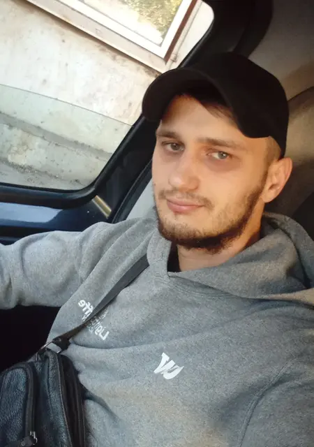 Илья из Запорожья, ищу на сайте знакомства на одну ночь