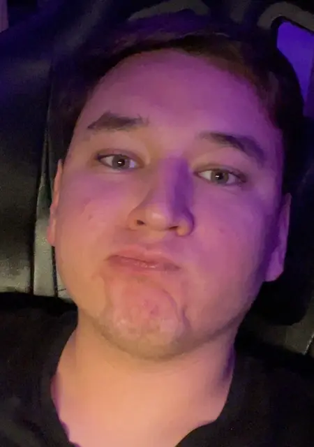 Дени из Бишкека, мне 21, познакомлюсь для приятного времяпровождения