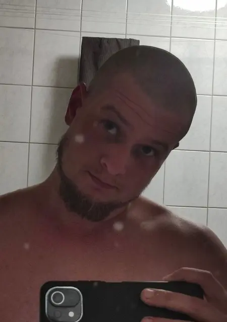 Артем з Харкова, шукаю на сайті знайомства на одну ніч