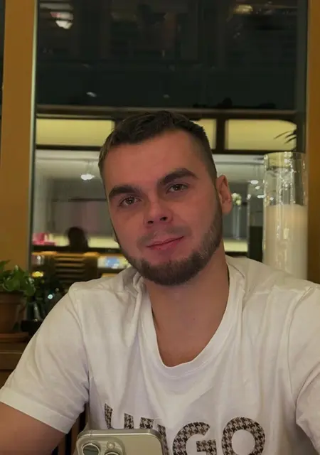 Денис из Энсхеде, мне 26, познакомлюсь без обязательств