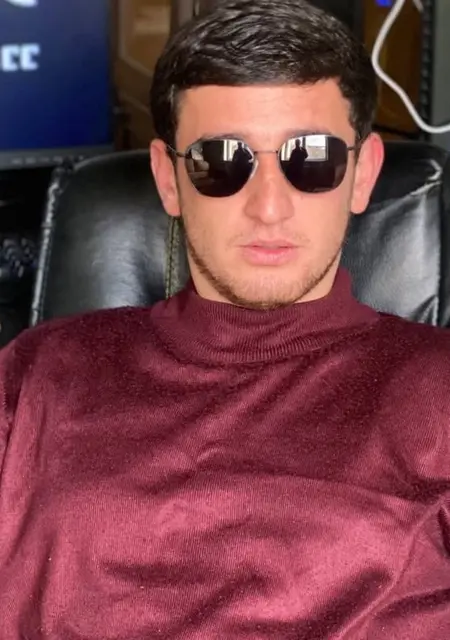 Jivan из Еревана, мне 24, познакомлюсь на одну ночь