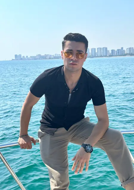 Adil из Мерсина, мне 20, познакомлюсь на одну ночь