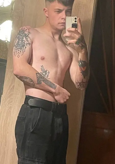 Я Денис, 18, знакомлюсь без обязательств в Минске