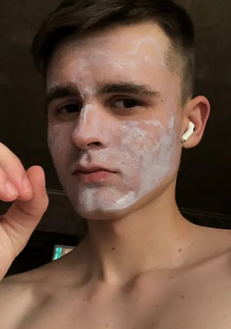 Soy Aleksandr, 21 años, conociéndome para relación sin ataduras en Málaga