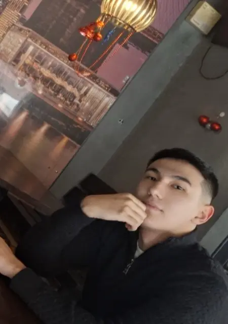 Я Элман, 18, из Гомеля, ищу знакомство для открытые отношения