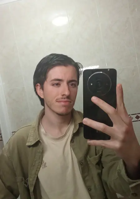 Soy Jesús Gómez, 23 años de Murcia, busco conocer gente para lío de una noche