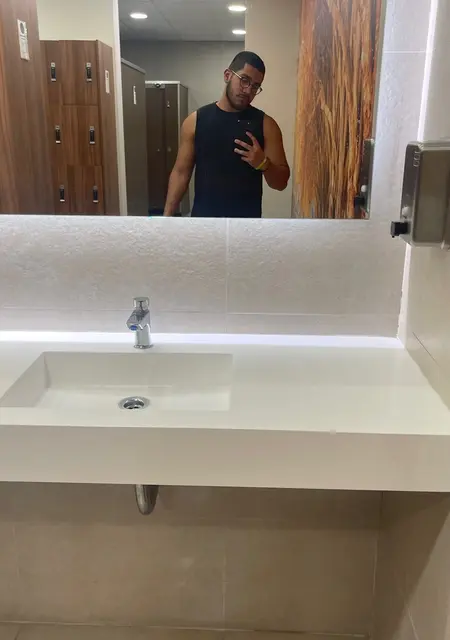 Iker de Barcelona, tengo 20 años, listo para conocer para lío de una noche