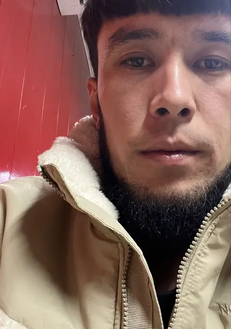 Soy Ali, 22 años de Sabadell, busco conocer gente para lío de una noche