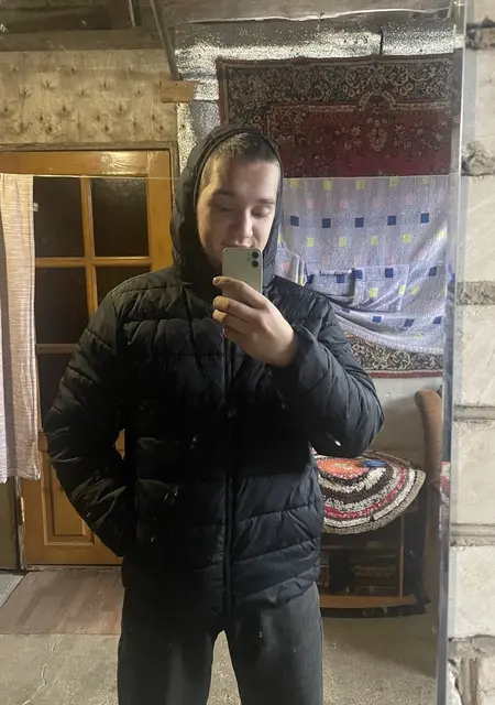 Александр из Стаханова, ищу на сайте знакомства без обязательств