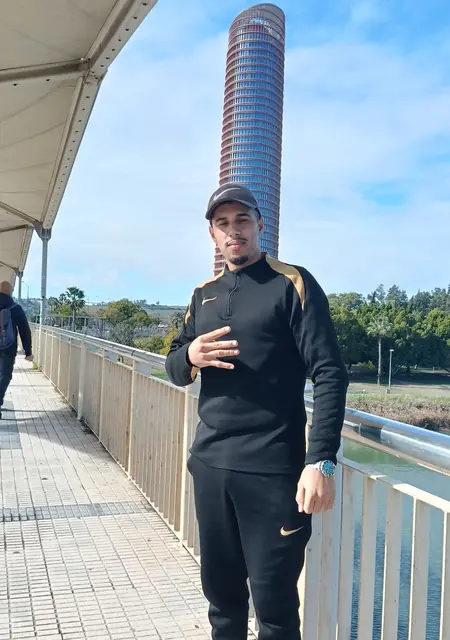 Я Ayoub, 21, знакомлюсь на одну ночь в Уэльве