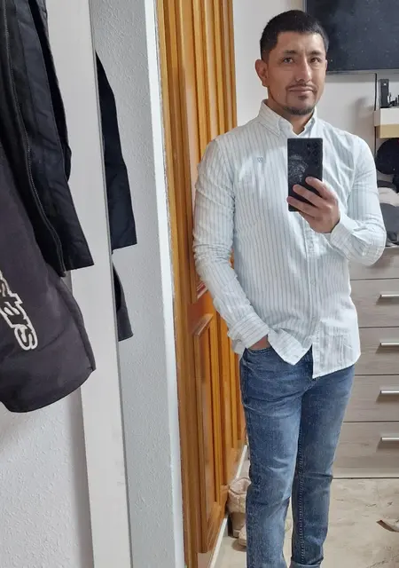 Soy Rolando, 40 años de Alicante, busco conocer gente para relación sin ataduras