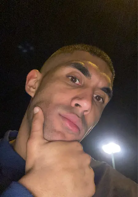 Soy Joshua, 23 años, conociéndome para lío de una noche en Zaragoza