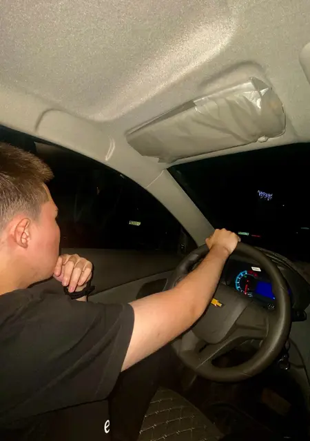 Я Алишер, 20, из Усть-Каменогорска, ищу знакомство для открытые отношения