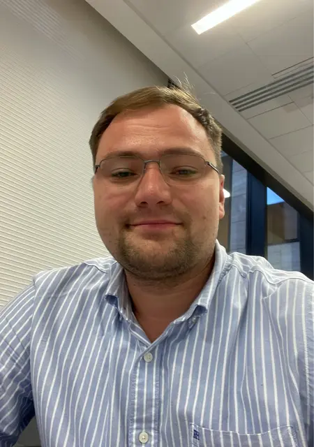 Soy Oleg, 30 años, conociéndome para relación sin ataduras en Sevilla